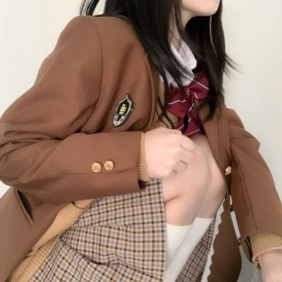 9顶假发的女孩